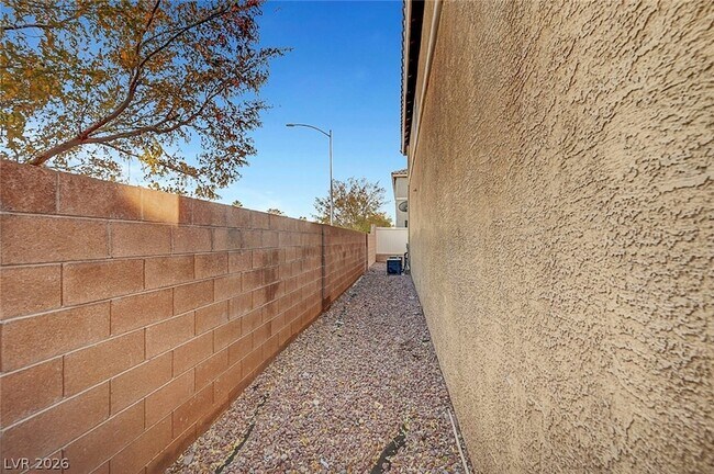 Building Photo - 514 Eresma St