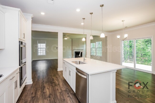 Building Photo - 313 Streamwood Rd