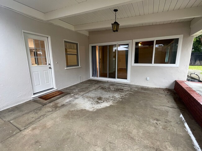 Building Photo - Whittier Home: 2 B/R 1 BA, 1,135 Sq. Ft., ...