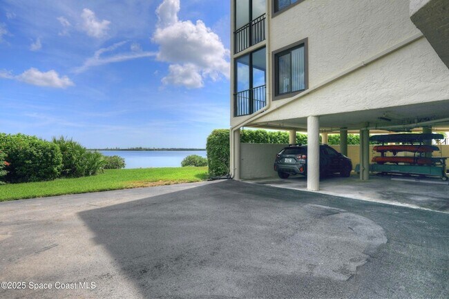 Building Photo - 9612 Riverside Dr