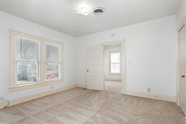 Building Photo - 316 W Avenue A