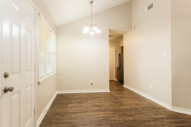 Building Photo - 20327 Bridgedale Ln