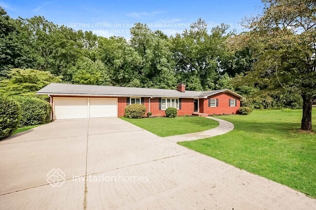 Building Photo - 208 N Milford Dr