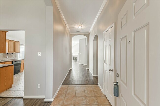 Building Photo - 13831 Hillingdale Ln