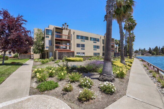 Building Photo - ? Updated 3BR/2BA Foster City Condo – Half...