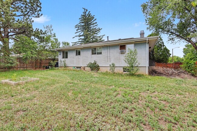 Building Photo - 1731 Auburn Dr
