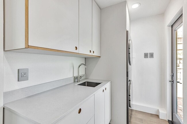 Building Photo - Remodeled Home in near Downtown Mountain View