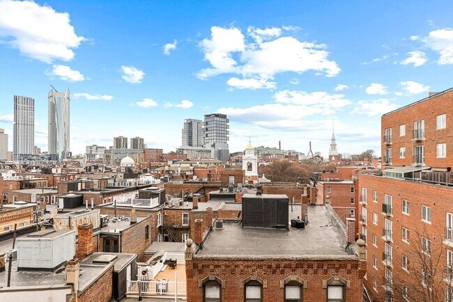 Building Photo - 300 Commercial St