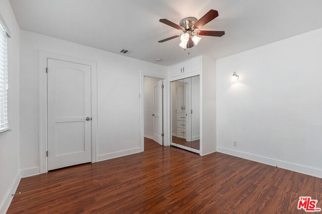 Building Photo - 927 N Edinburgh Ave