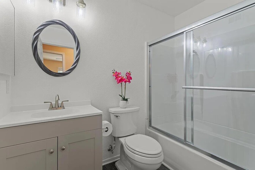 Building Photo - 39220 San Francisquito Canyon Rd