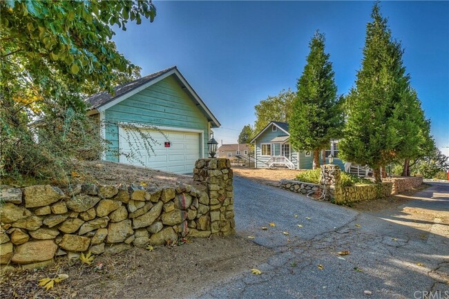 Building Photo - 1165 Saturn Way