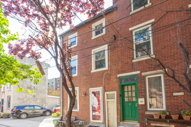 Building Photo - 720 S Percy St