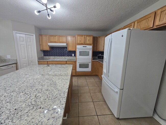 Building Photo - 405 Brooklet Cir