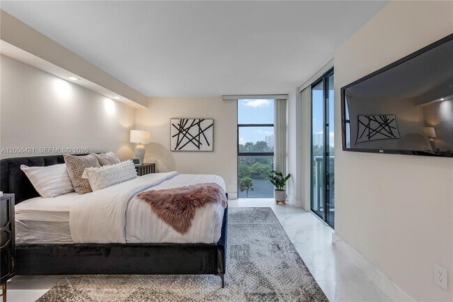 Building Photo - 20505 E Country Club Dr