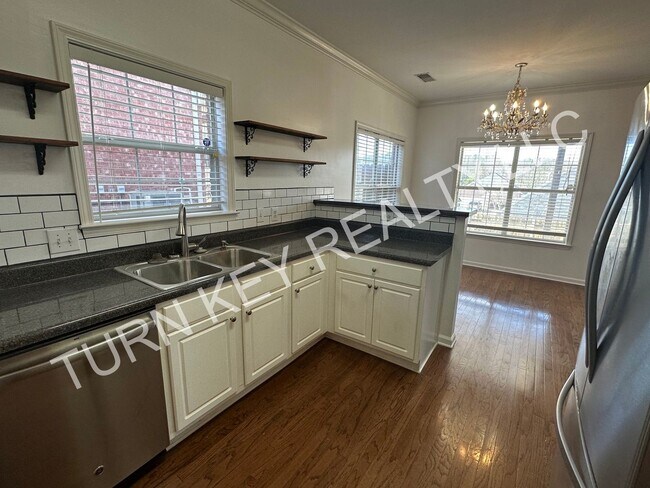 Building Photo - 264 Springdale Dr