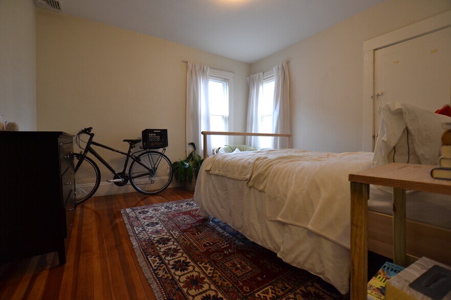 Building Photo - 207 Chestnut Ave