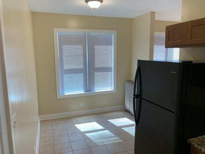 Building Photo - 7506 S Vernon Ave