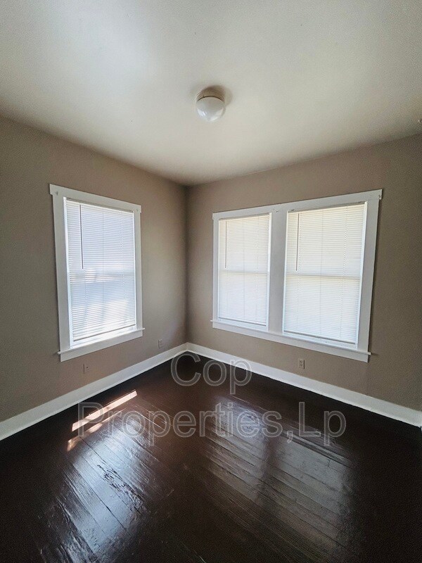 Building Photo - 1211 Hammond Ave