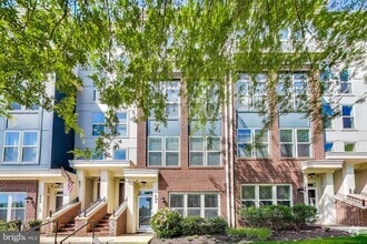 Building Photo - 645 Diamondback Dr