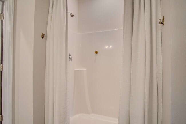 Building Photo - Modern 4BR/3BA Home with Loft, Spacious Yard & Blackwater Reserve Resort-Style Amenities-Now offe...