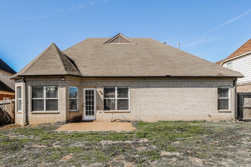 Building Photo - 1516 Sawmill Creek Ln