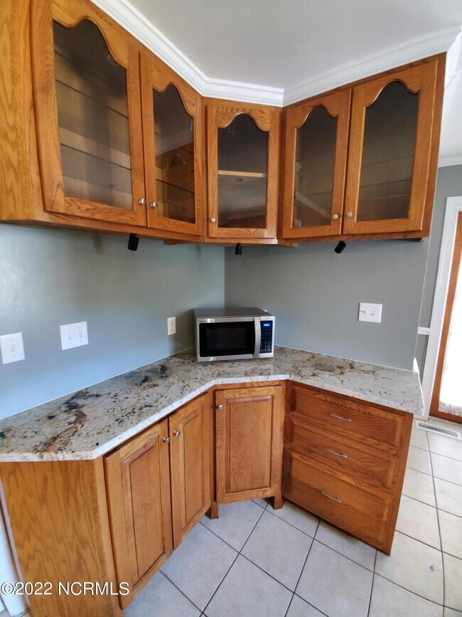 Building Photo - 6325 Niblick Rd