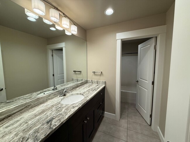 Building Photo - 15081510