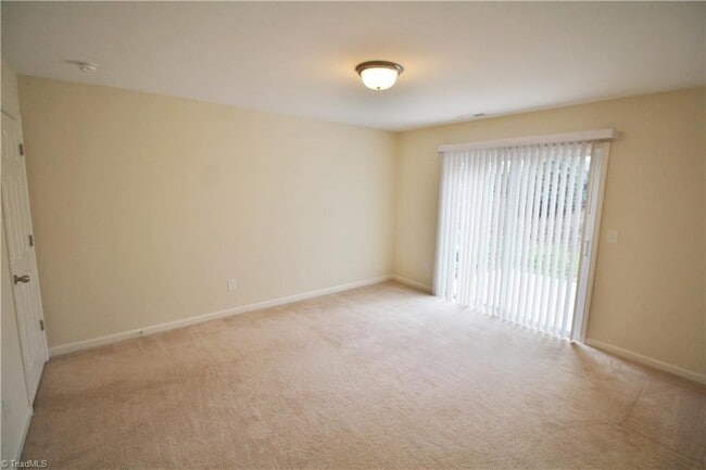 Building Photo - 44 Ackland Dr