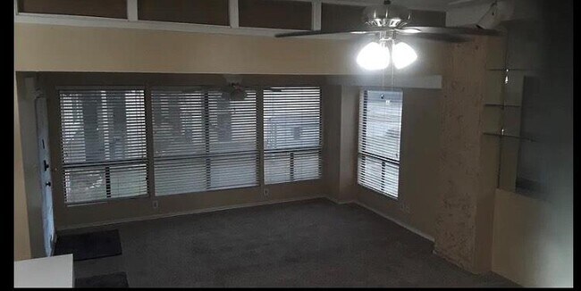 Building Photo - 5916 Lago Vista Way