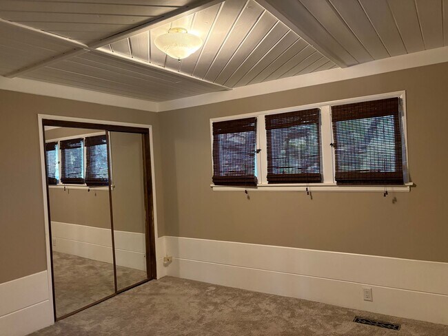 Building Photo - Views! Enchanting 2+1 Artists Retreat Nestled in Tujunga Hillsides