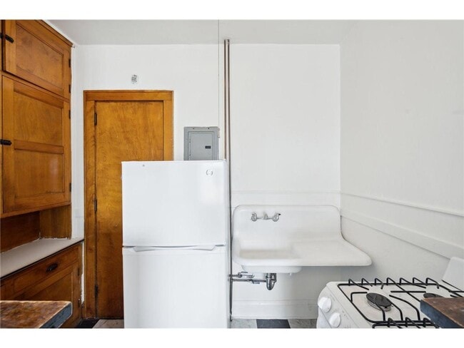 Building Photo - 1910 1st Ave S