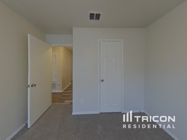 Building Photo - 4913 Creek Ridge Trail
