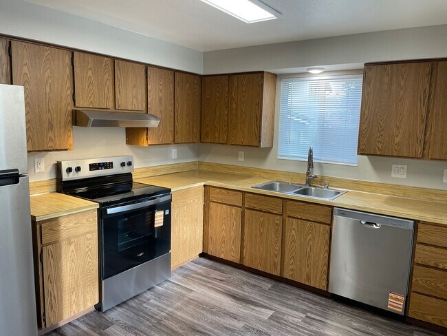 Building Photo - 9014 10th Pl SE