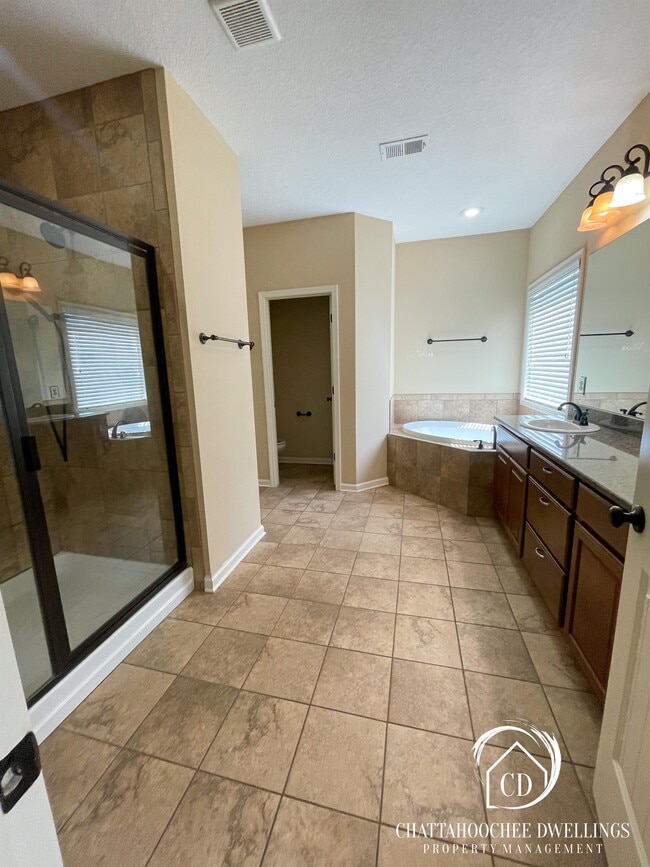 Building Photo - 6824 Riverbrook Trce