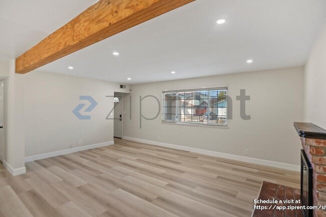 Building Photo - 1396 Saratoga Dr