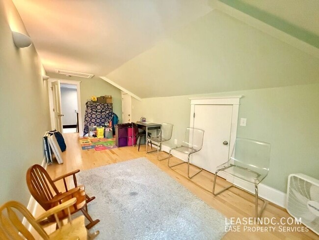 Building Photo - 3307 18th St NW