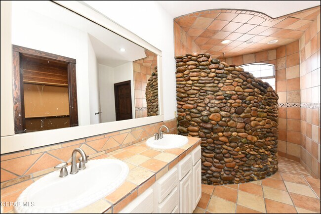 Building Photo - 7318 Corona Del Sol Dr