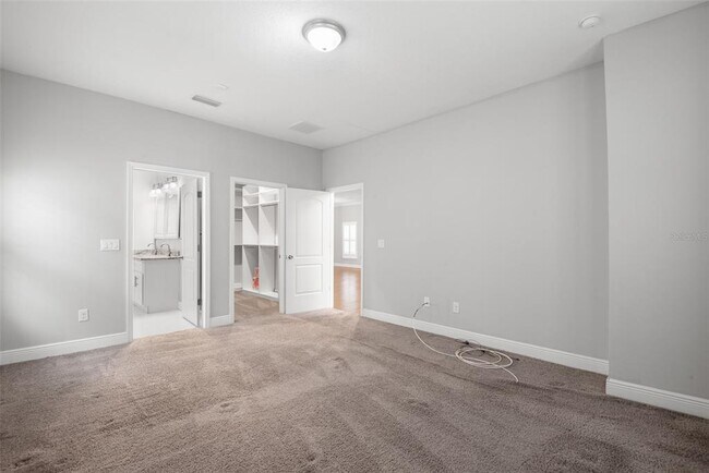 Building Photo - 260 SW Lincoln Cir N