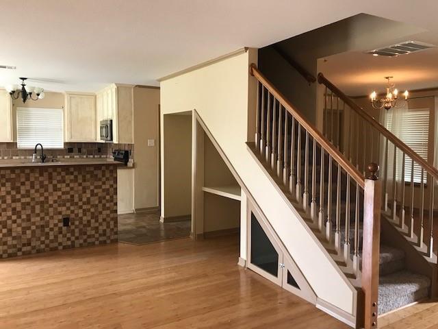 Building Photo - 105 Foxtail Ct