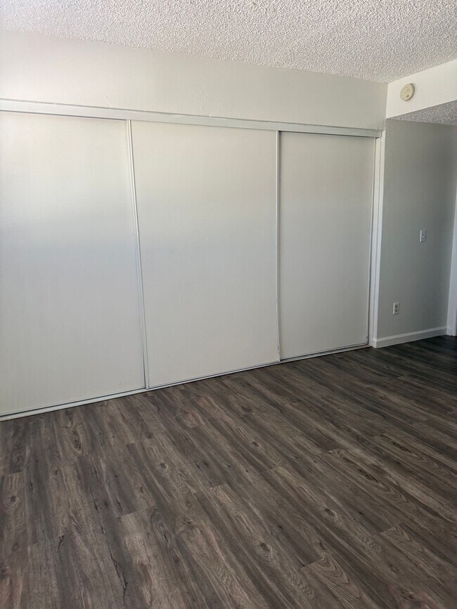 Building Photo - Stunning 2 Bed Condo in Highland | 1 Bath ...