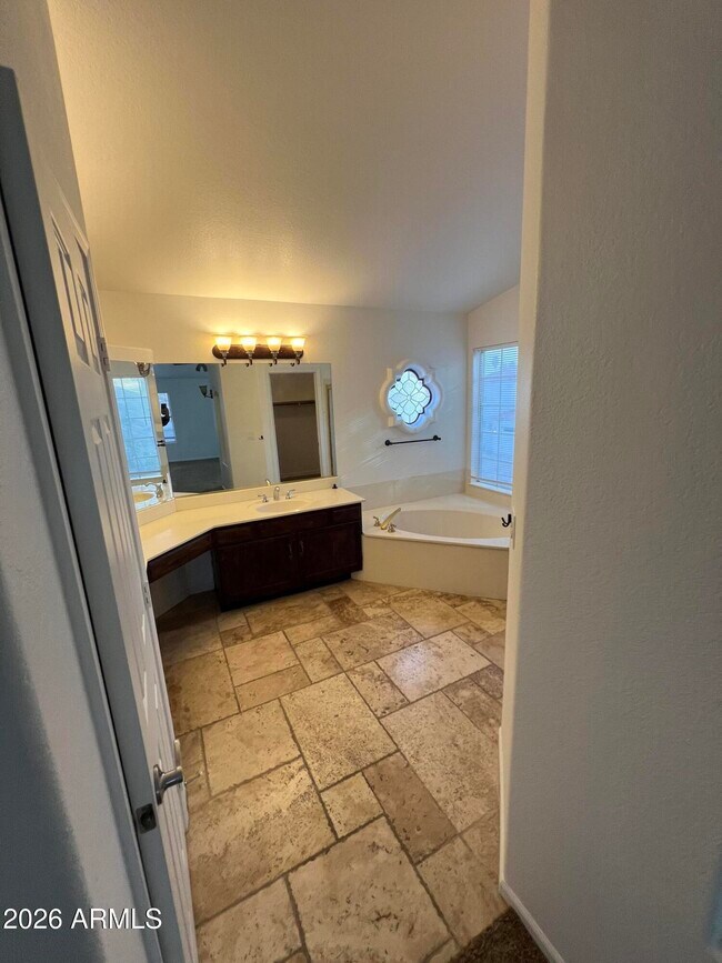 Building Photo - 15858 S 33rd Pl