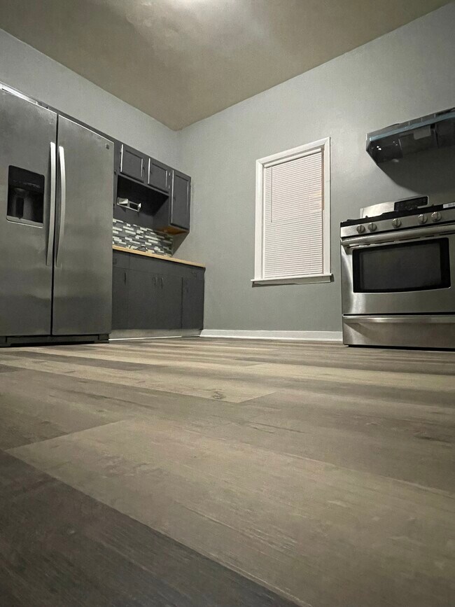 Building Photo - 107 W 118th St