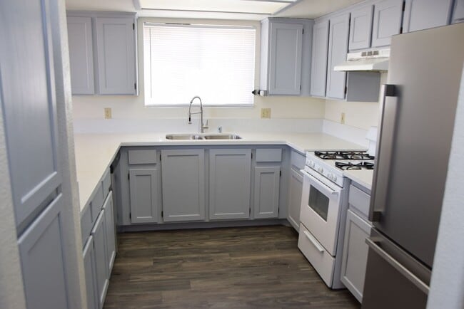 Building Photo - NORTHWEST - 2 STORY HOME - 4 BEDROOMS