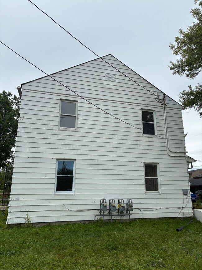 Building Photo - 949-955 South Central Dr