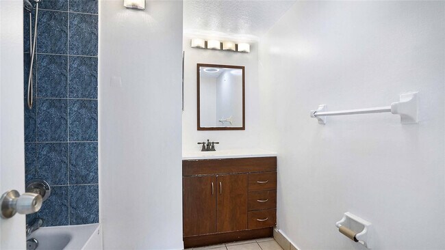 Building Photo - 3111 Oakland Shores Dr