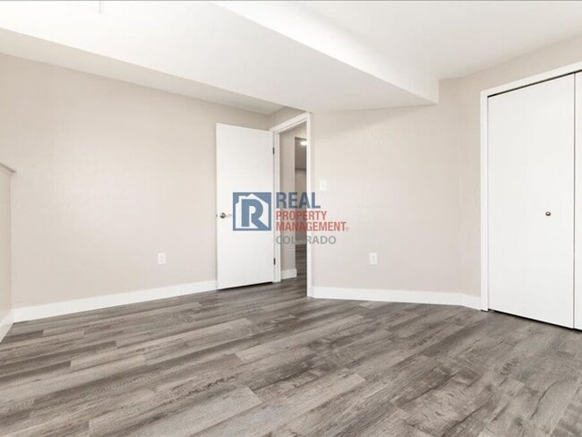 Building Photo - 1424 S Sierra Dr