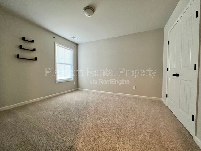 Building Photo - 244 Stonecreek Bnd