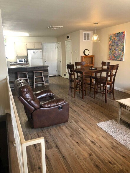Dining - 99 N 1850 W #19