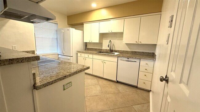 Building Photo - 6007 Dryad Dr