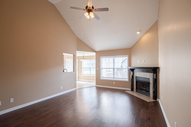 Building Photo - Pet Friendly Three Bedroom with Bonus!